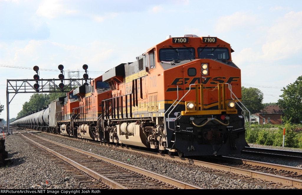 BNSF 7100, BNSF 7288 & BNSF 1092